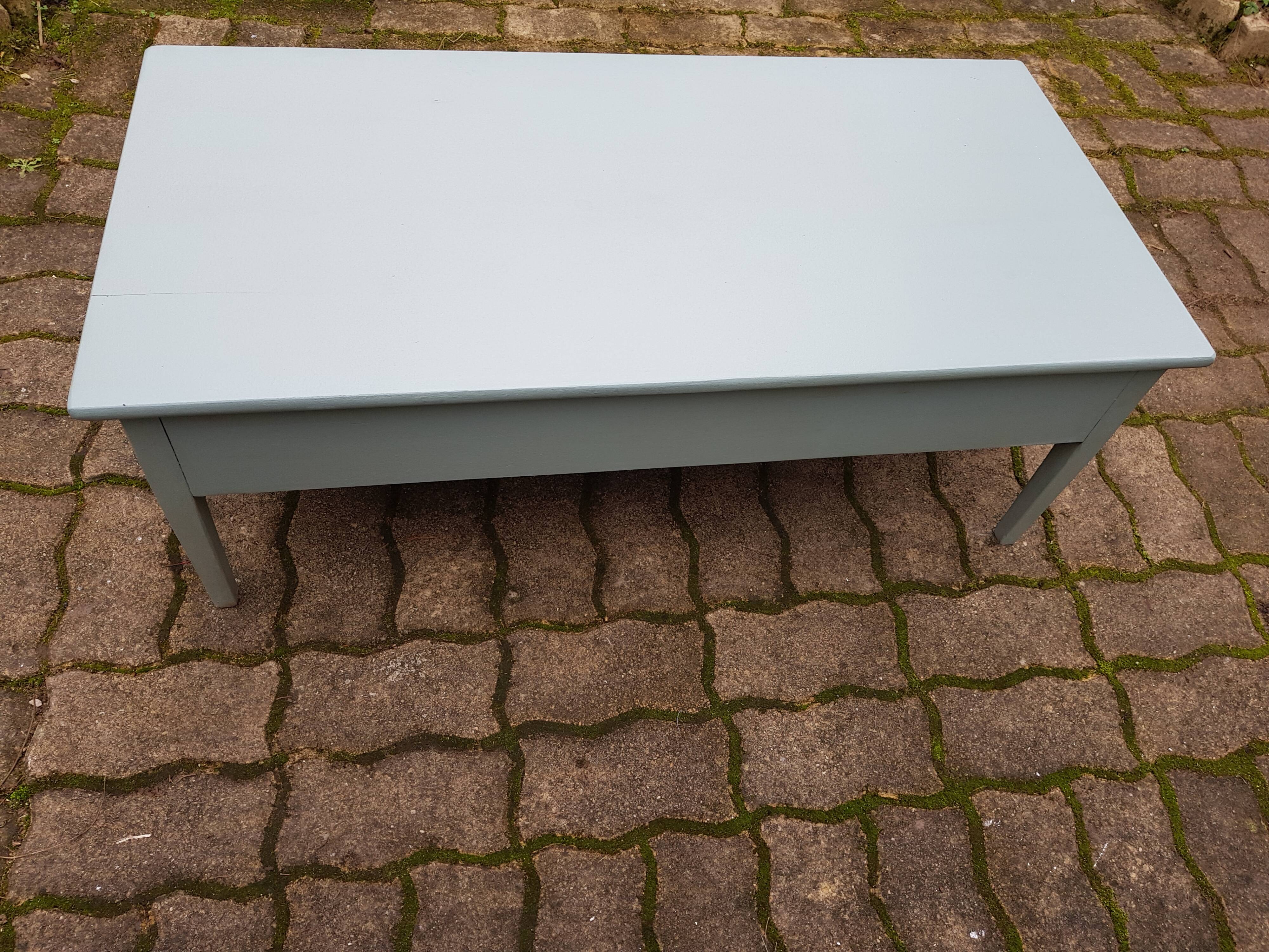 Coffee table with drawers