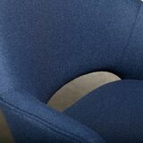 Eero Saarinen Executive Armchair in Blue Bouclé fabric for Knoll International