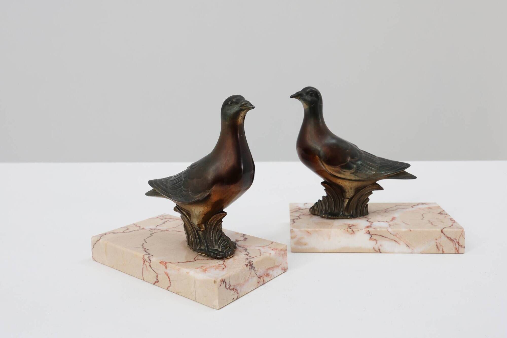 Pair of Art Deco marble and bronze “Dove” bookends, France 1930s