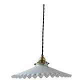 Vintage 25 cm opaline notched suspension