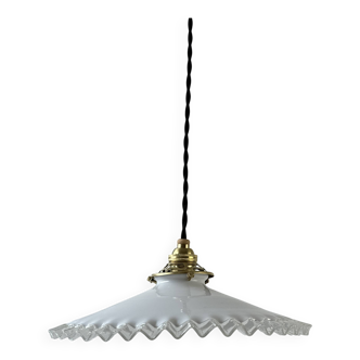 Vintage 25 cm opaline notched suspension