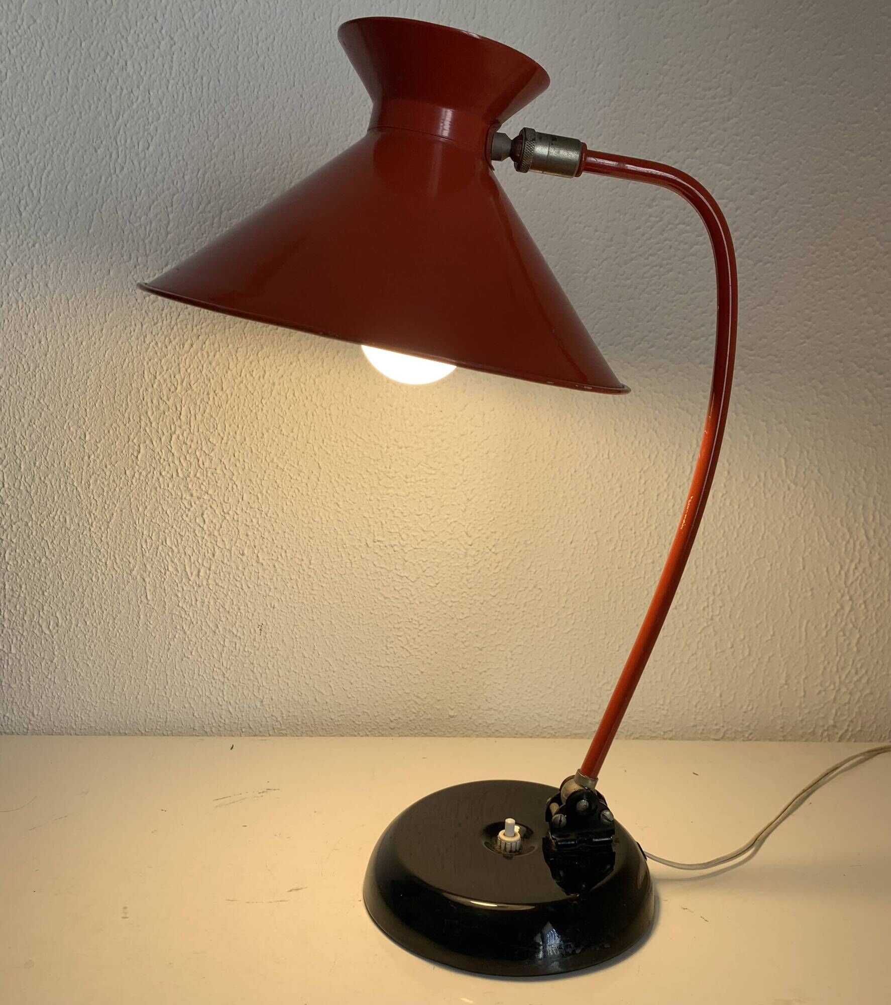 Vintage 1960s cardinal red diabolo desk lamp - 45 cm