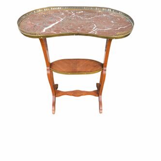 Kidney-shaped flying table