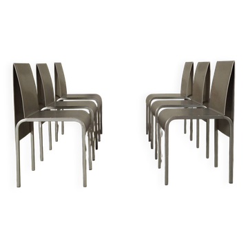 Ensemble de six chaises de salle à manger en acier inoxydable postmodernistes datant d'environ 1980-1990.