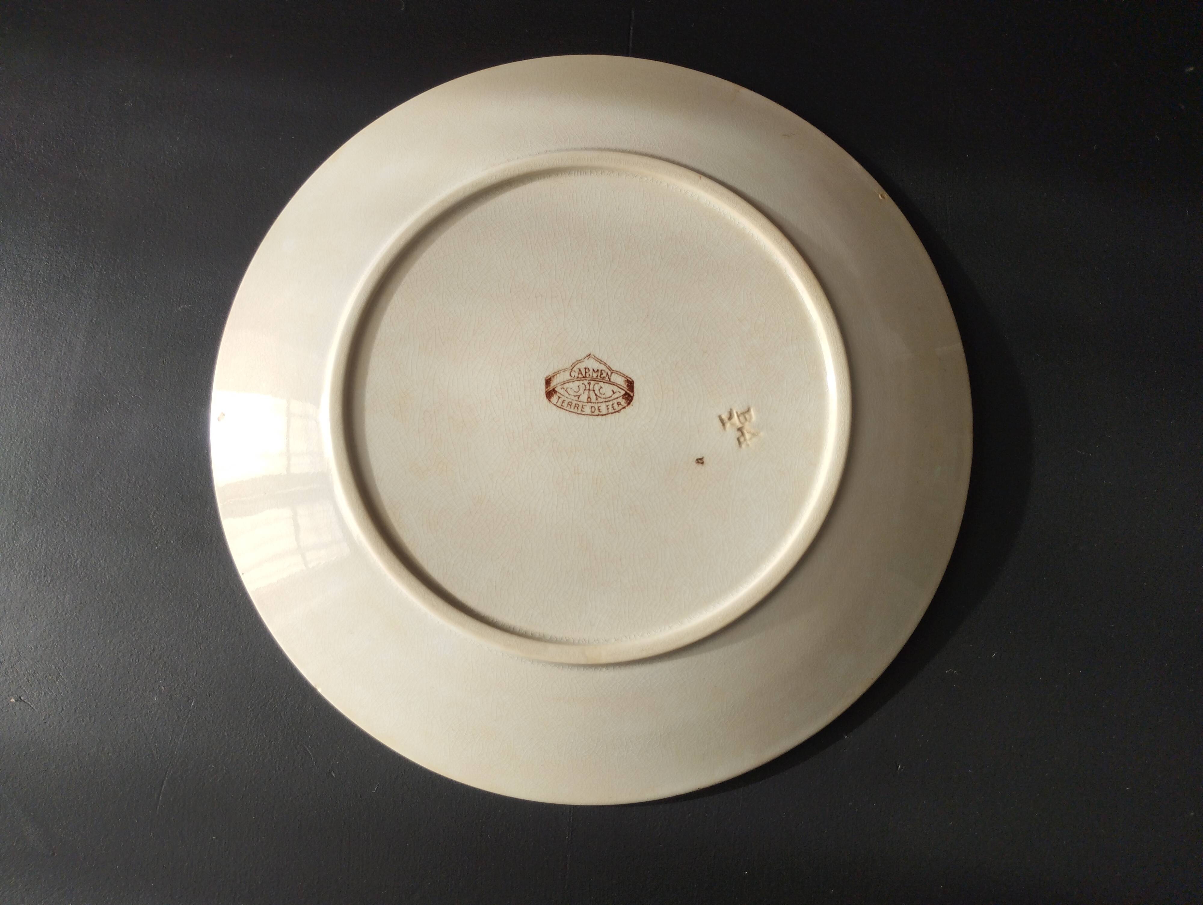 Assiette plate Sarreguemines U&C « Carmen » en terre de fer