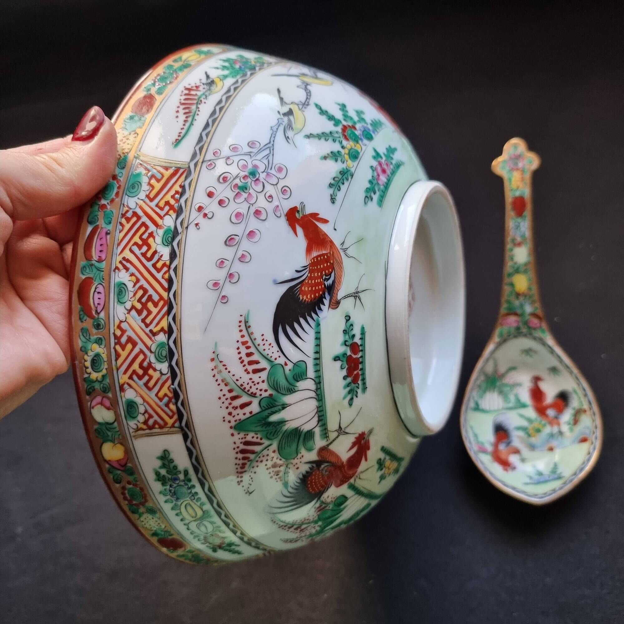 Large soup plate, bowl, salad bowl and ladle in Macao porcelain (19