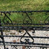 Wrought iron pot-carrying planter