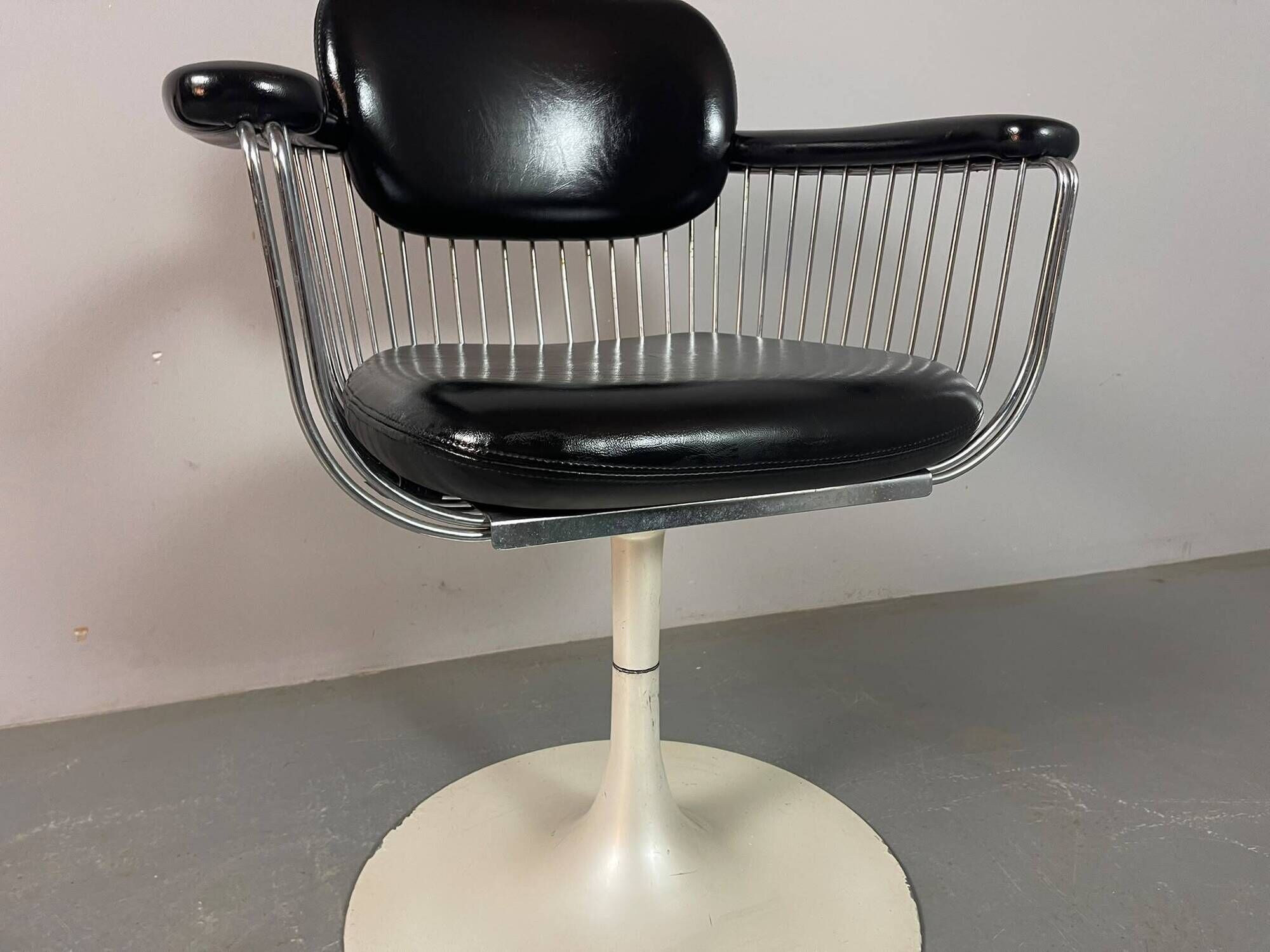 Single Mid-Century Belgian Swivel Armchair Attributed to Rudi Verelst