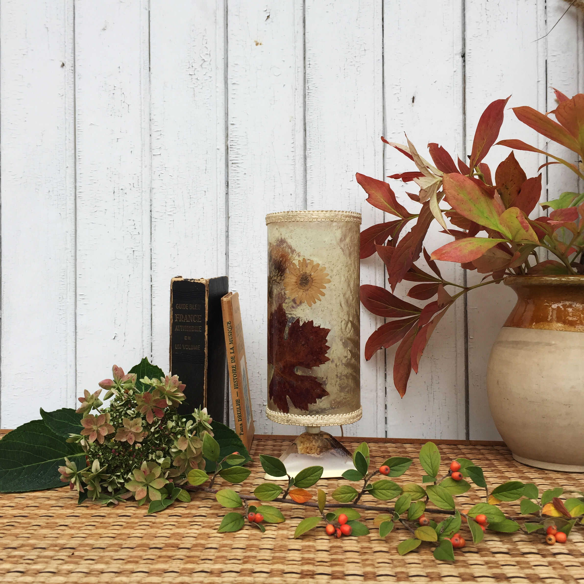 Resin lamp with inclusions of dried flowers