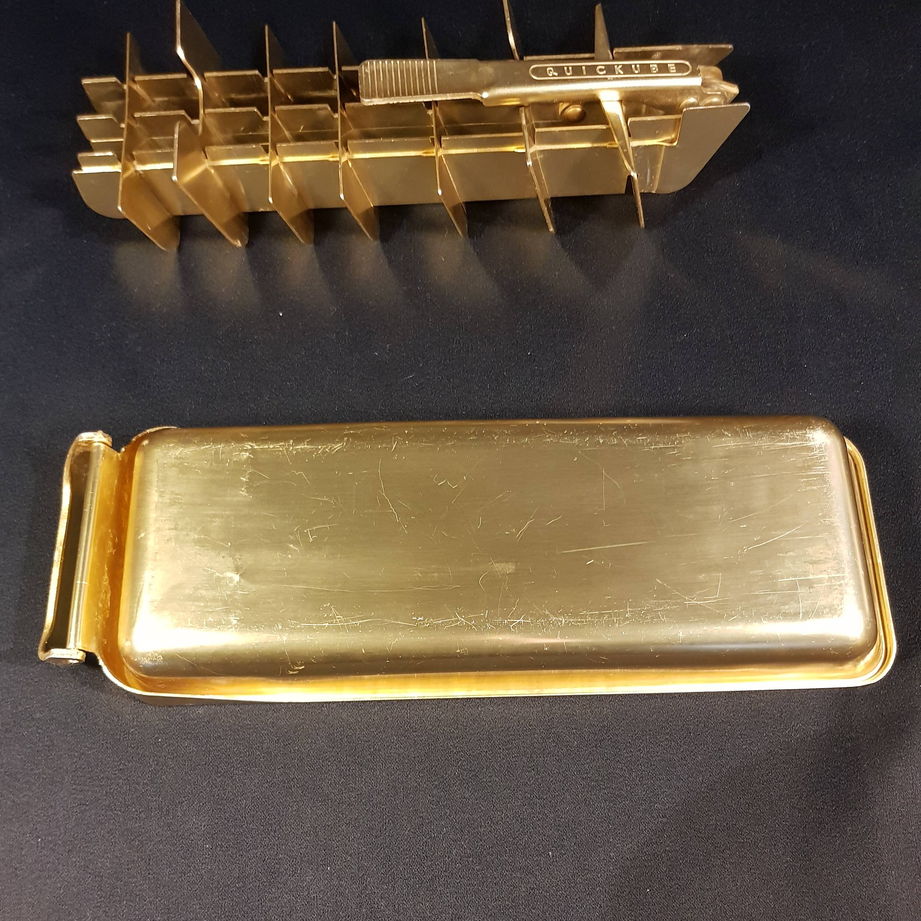 Quickube ice cube tray