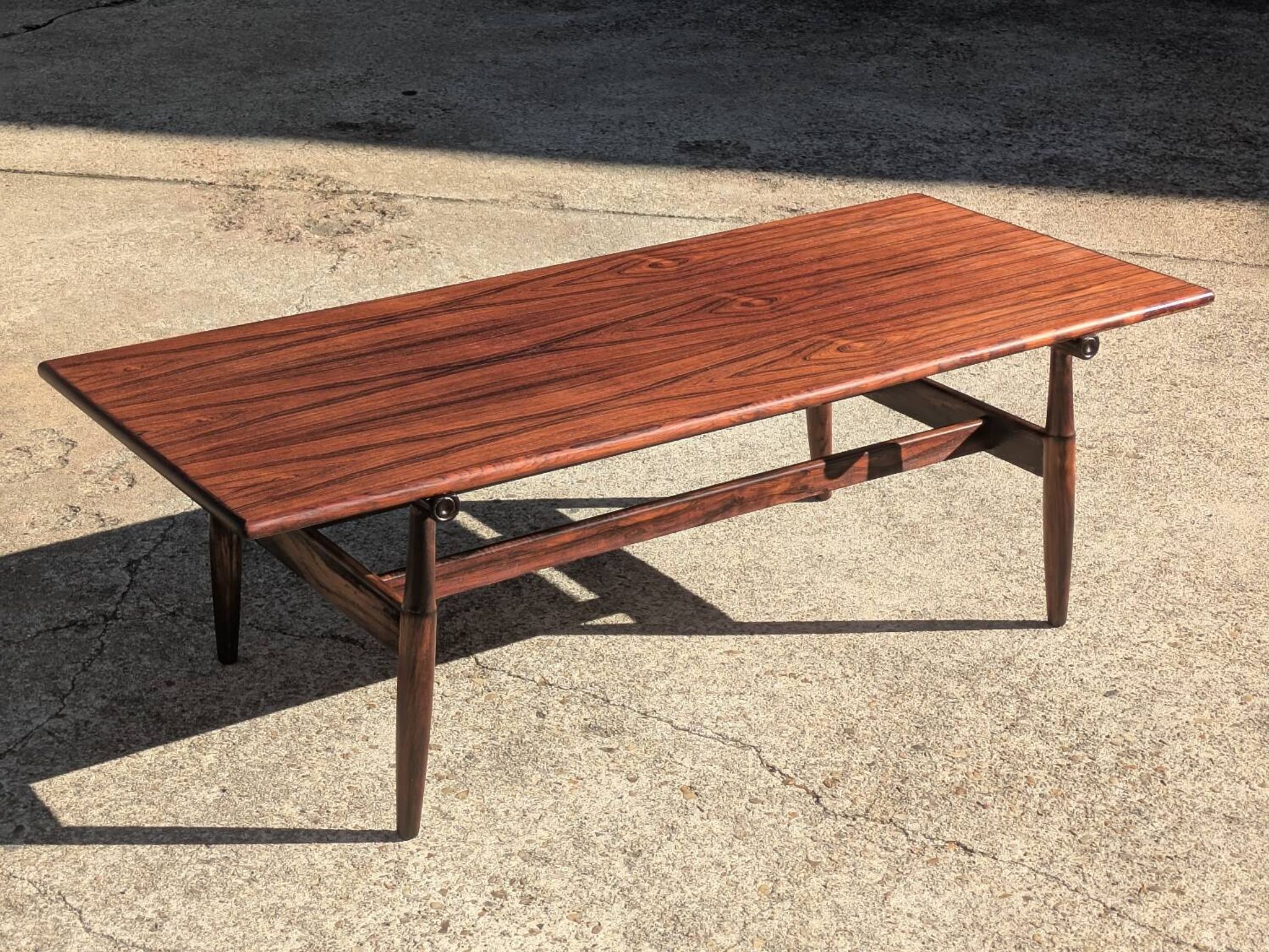 Table basse vintage en palissandre – style scandinave années 60