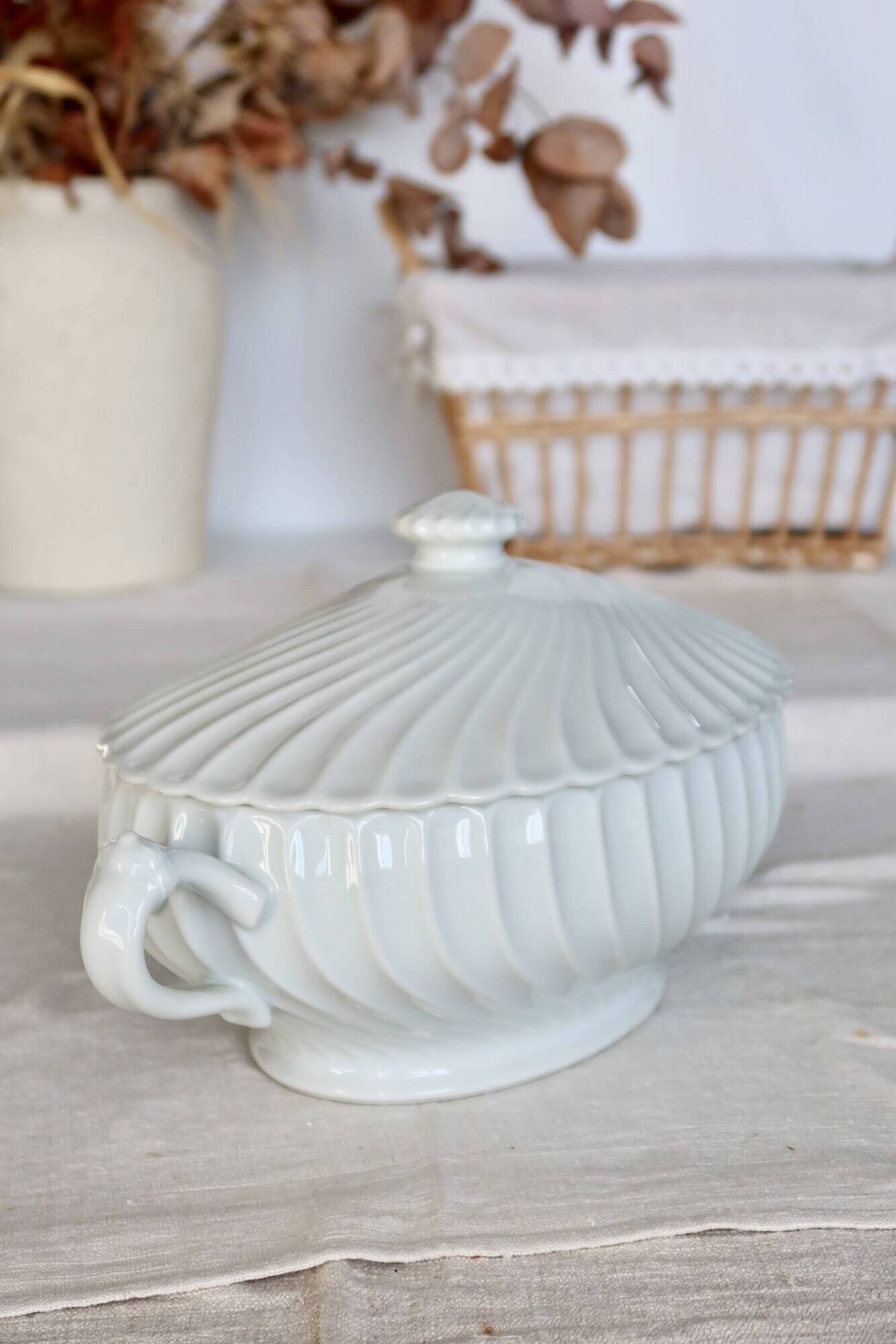 Vintage white porcelain soup tureen with twists from Limoges Haviland