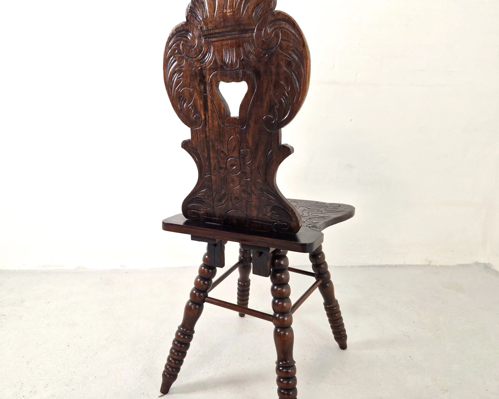 Antique Gothic hall chair with bobbin legs