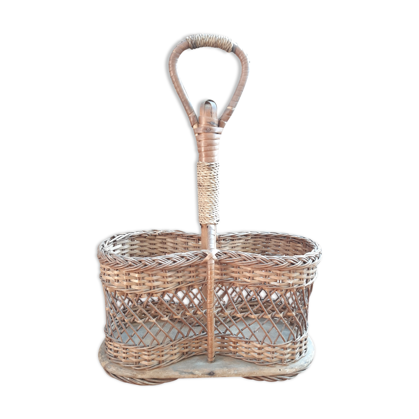 Rattan bottle holder
