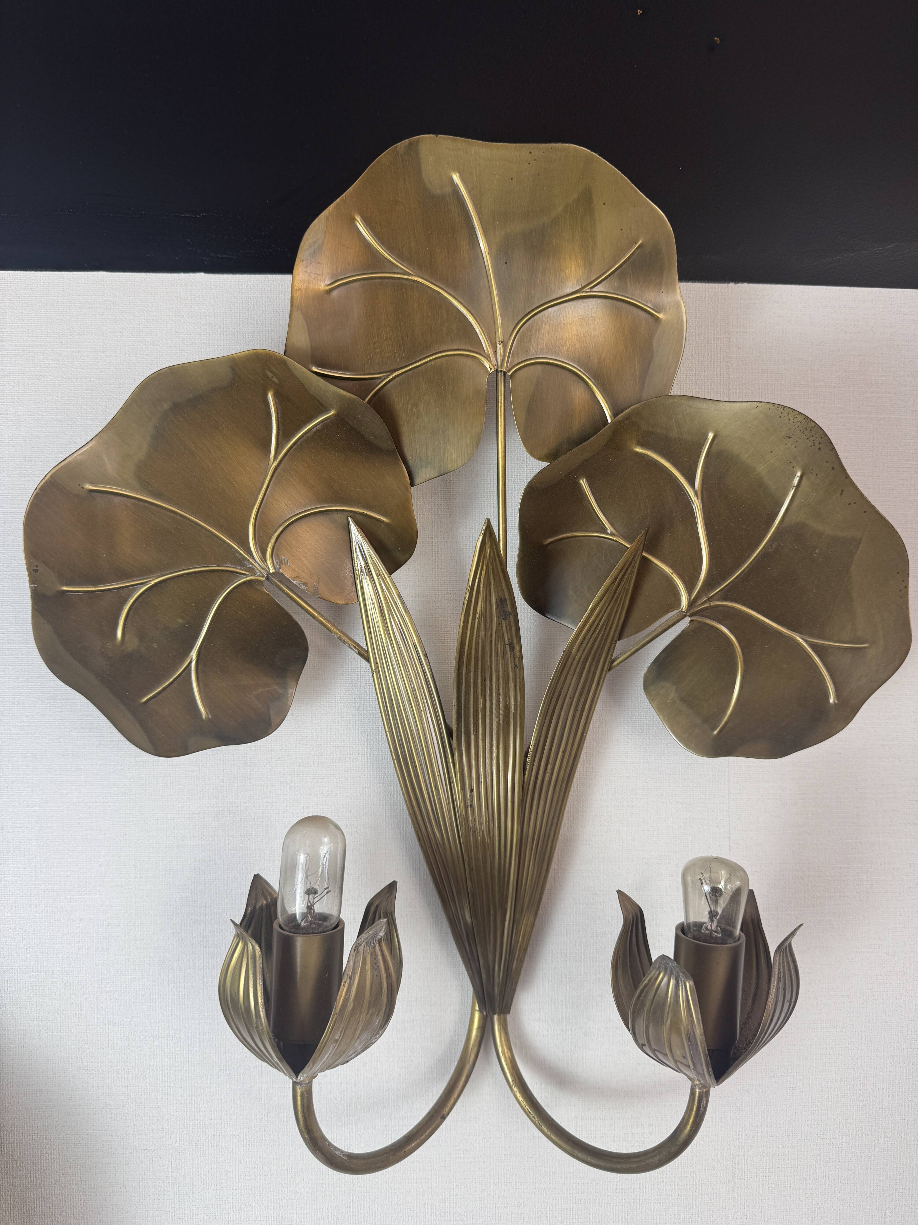 Golden brass wall lamp water lily 2 lights Hollywood Regency — 1970s