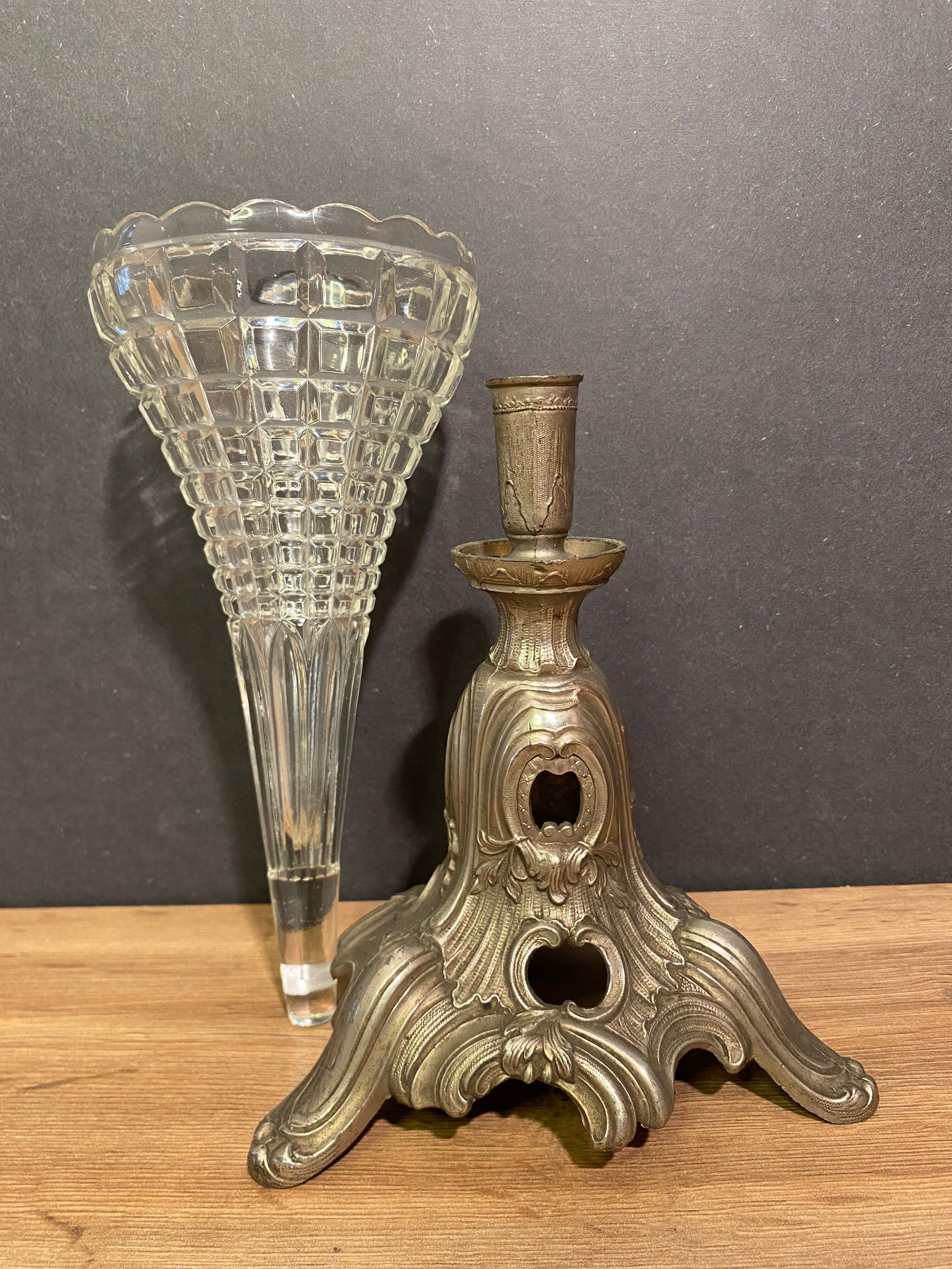 Cone vase, cut crystal bouquet (most certainly Baccarat, Saint Louis ...)