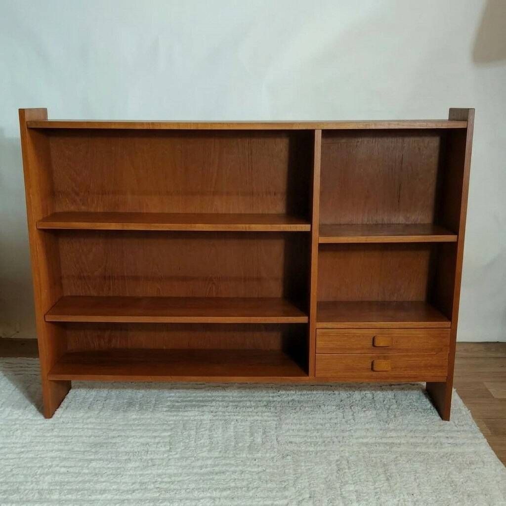 Vintage Scandinavian low bookshelf in teak, 1960s.
