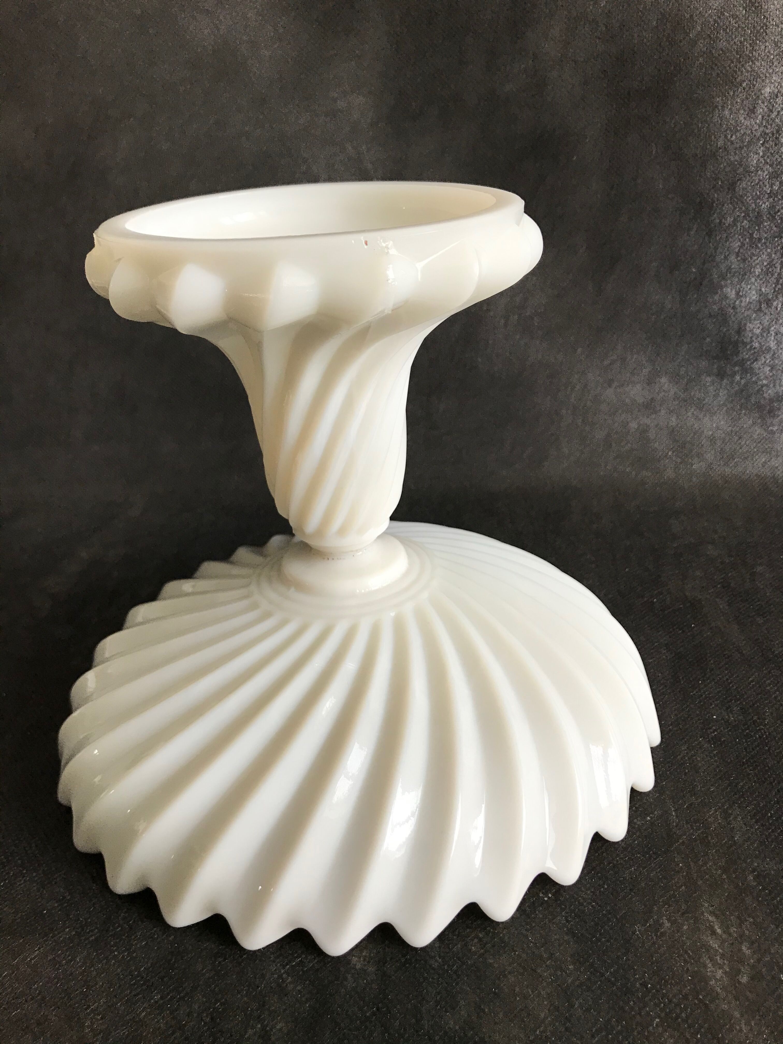 Standing cup - Art nouveau - white opaline