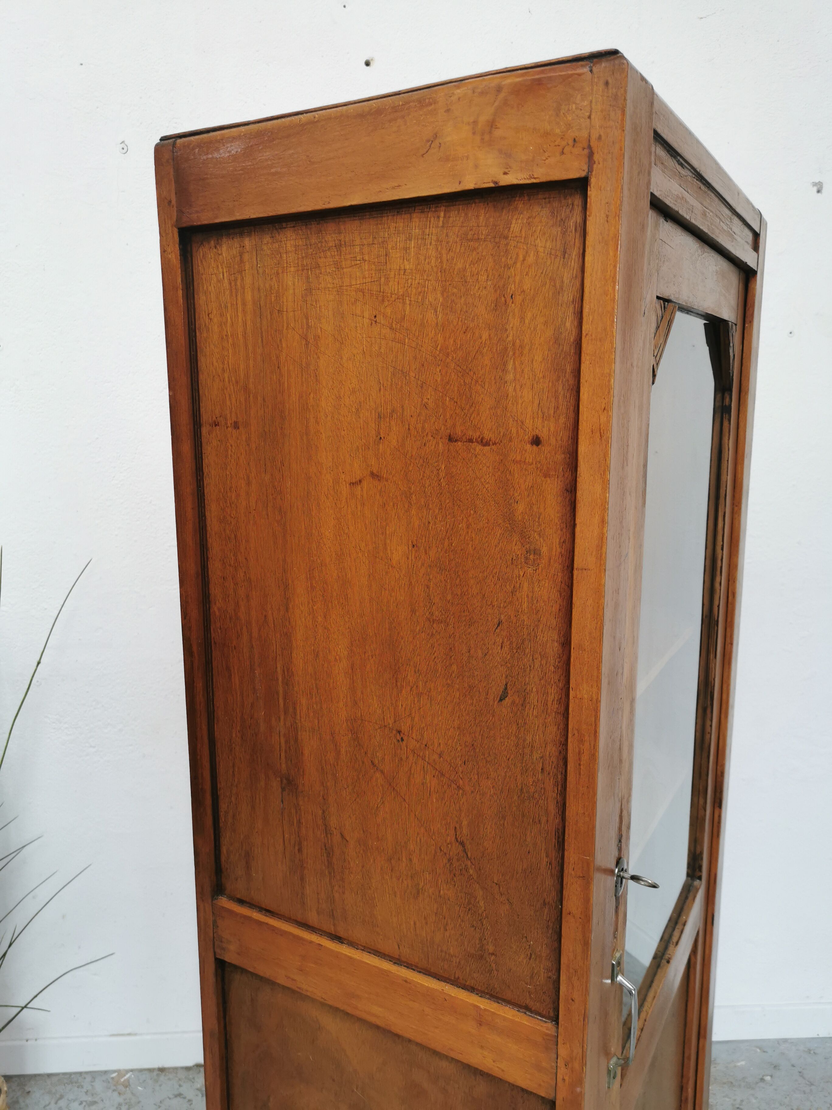 Armoire parisienne vitrée