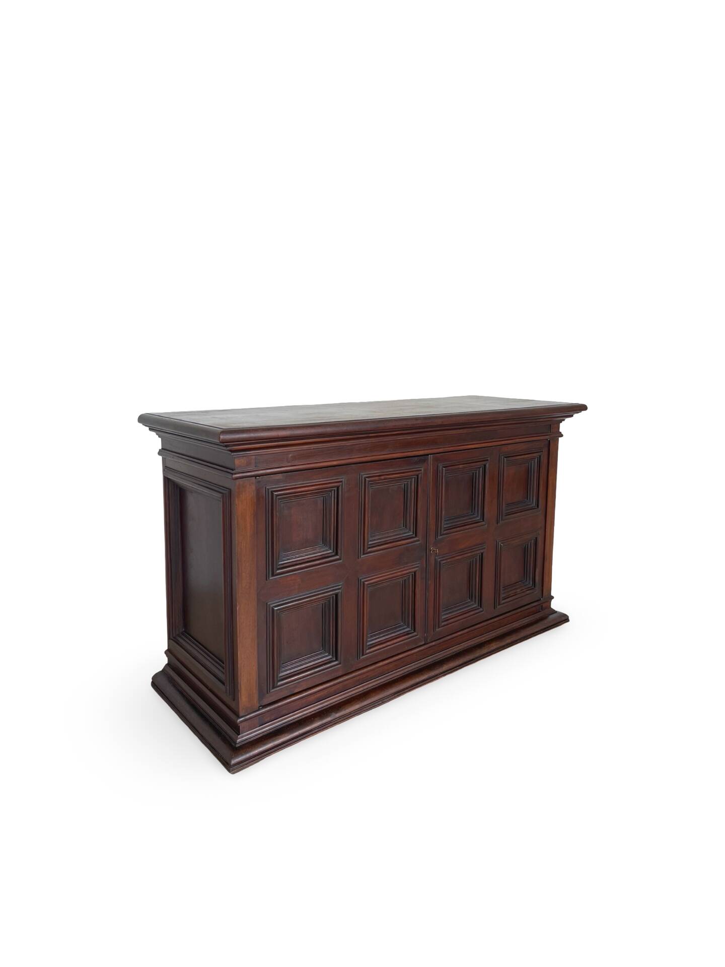 The high-quality Italian Renaissance Revival credenza, 1920s/1930s