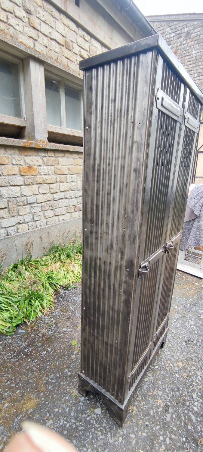 Stratford cloakroom