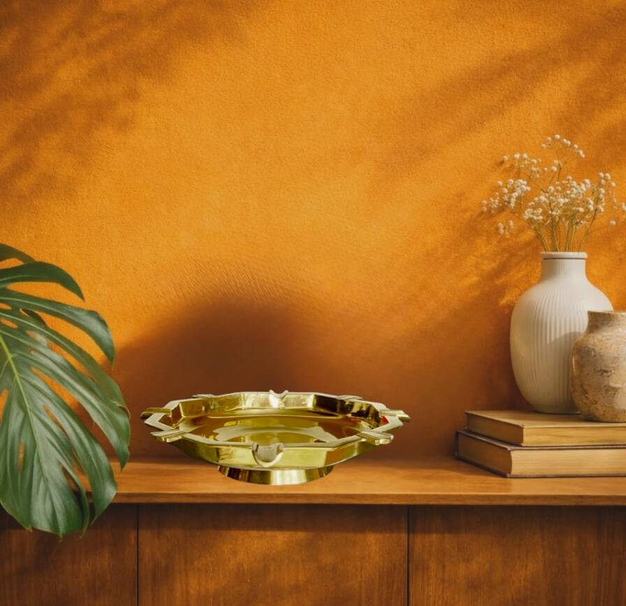 Large Art Deco ashtray in solid brass stamped India P.51 – circa 1950