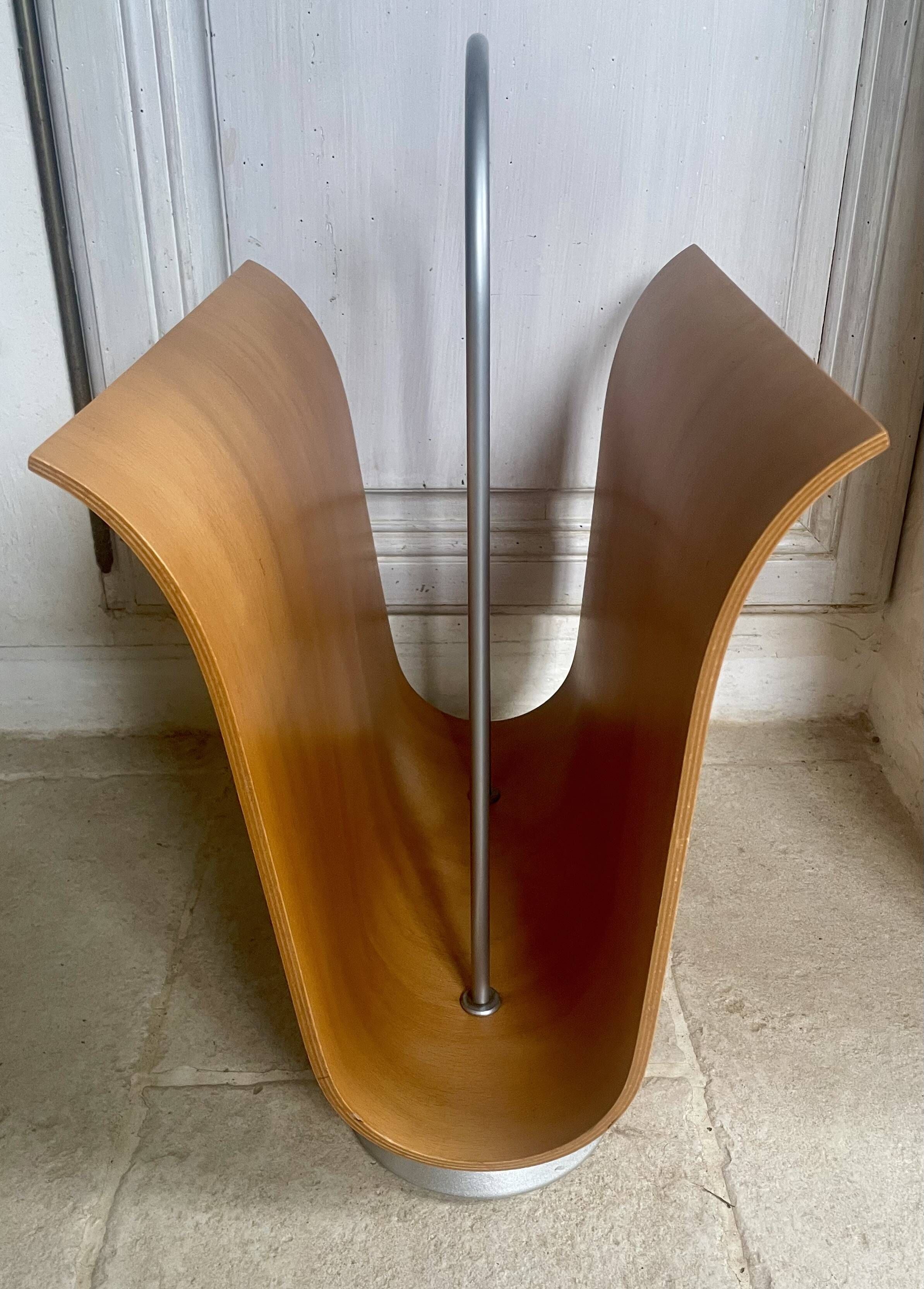 Vintage curved wooden magazine rack by Ligne Roset, 1970s.