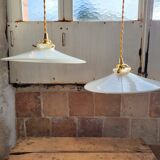 Duo of suspensions in white opaline