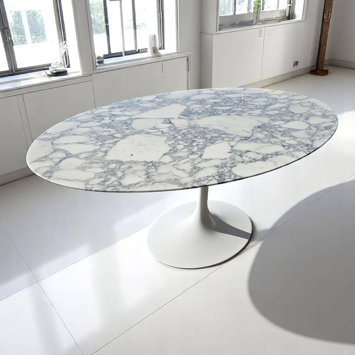 Arabescato Vagli Knoll Original Eero Saarinen Table tulipe ovale en marbre