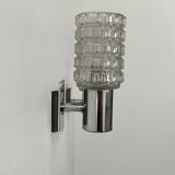 Paire d'appliques vintage, métal chromé et verre moulé pressé, Italie, 1970