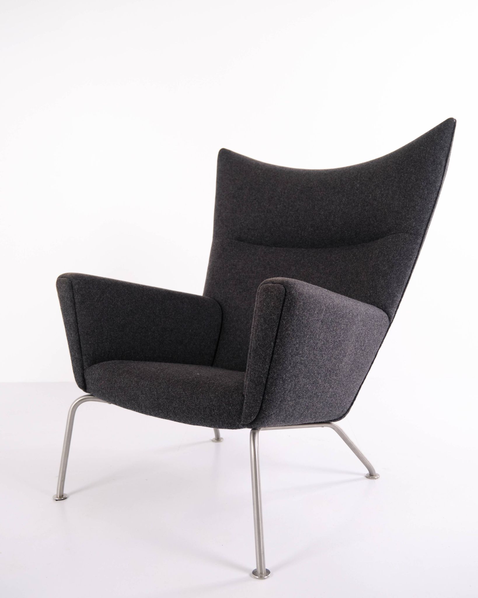 Wingchair – Hans J. Wegner – Model CH445 – Carl Hansen & Søn – Grey Hallingdal – With Footstool