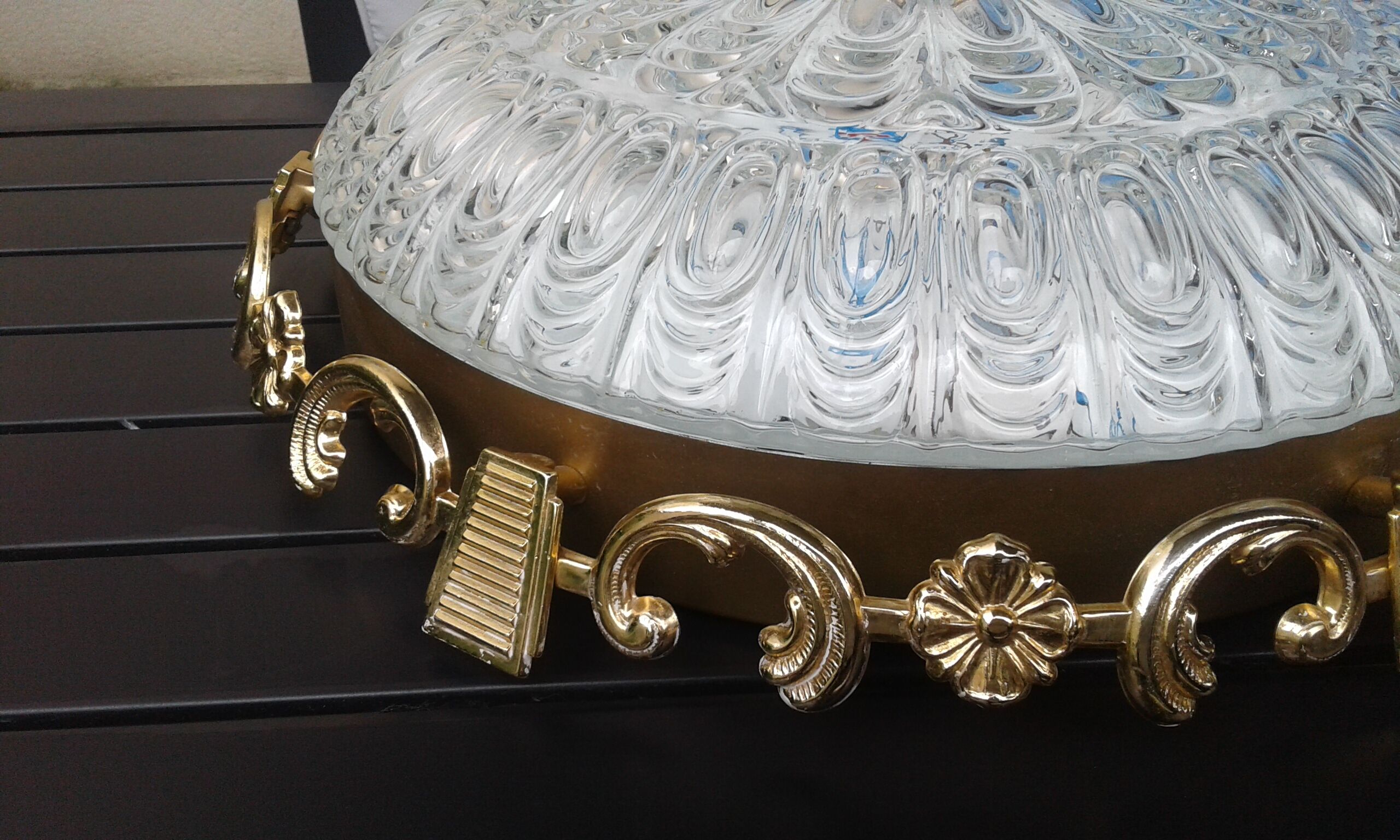 Plafonnier en verre et métal