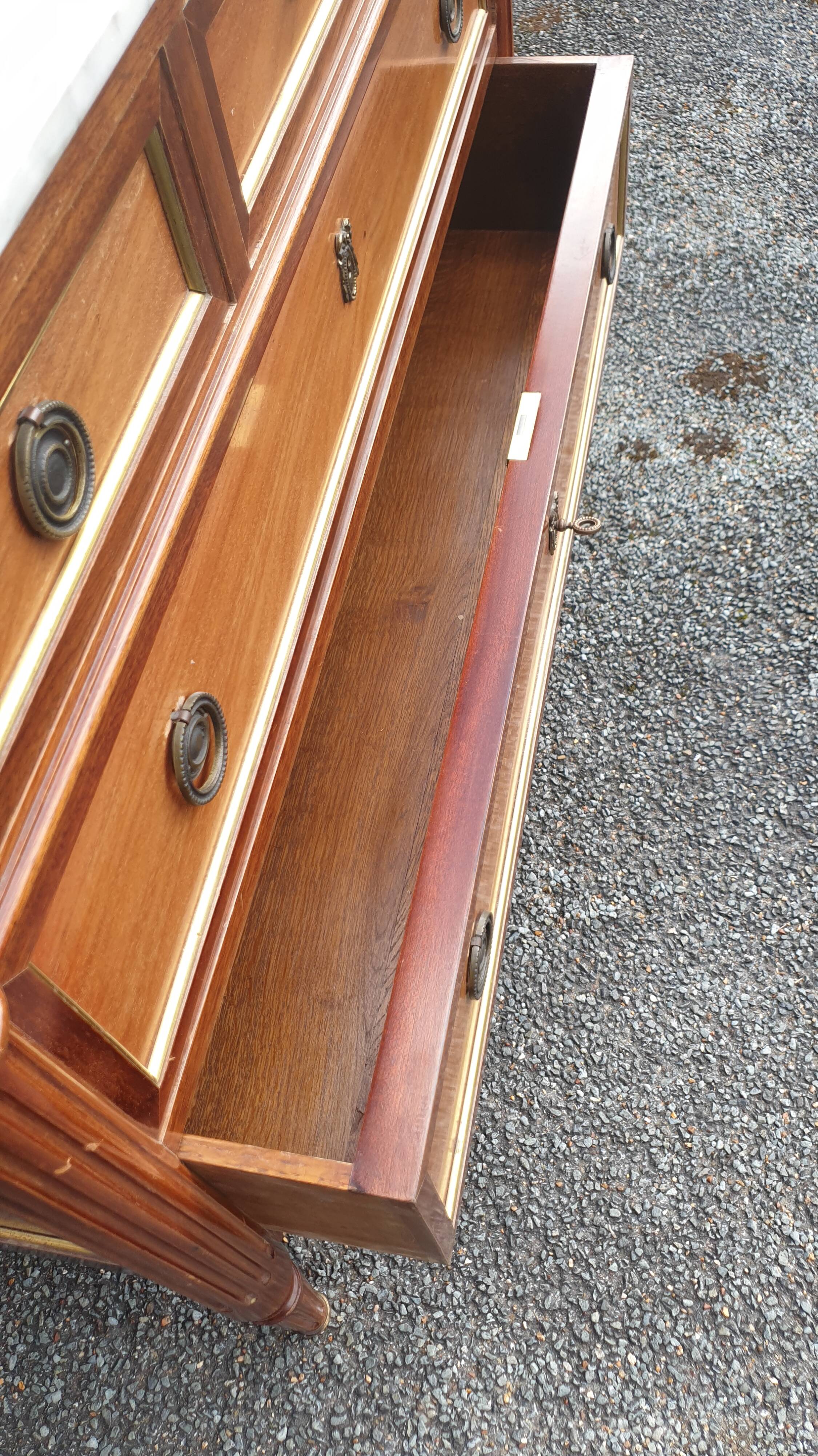 Louis XVI accajou chest of drawers and white marble