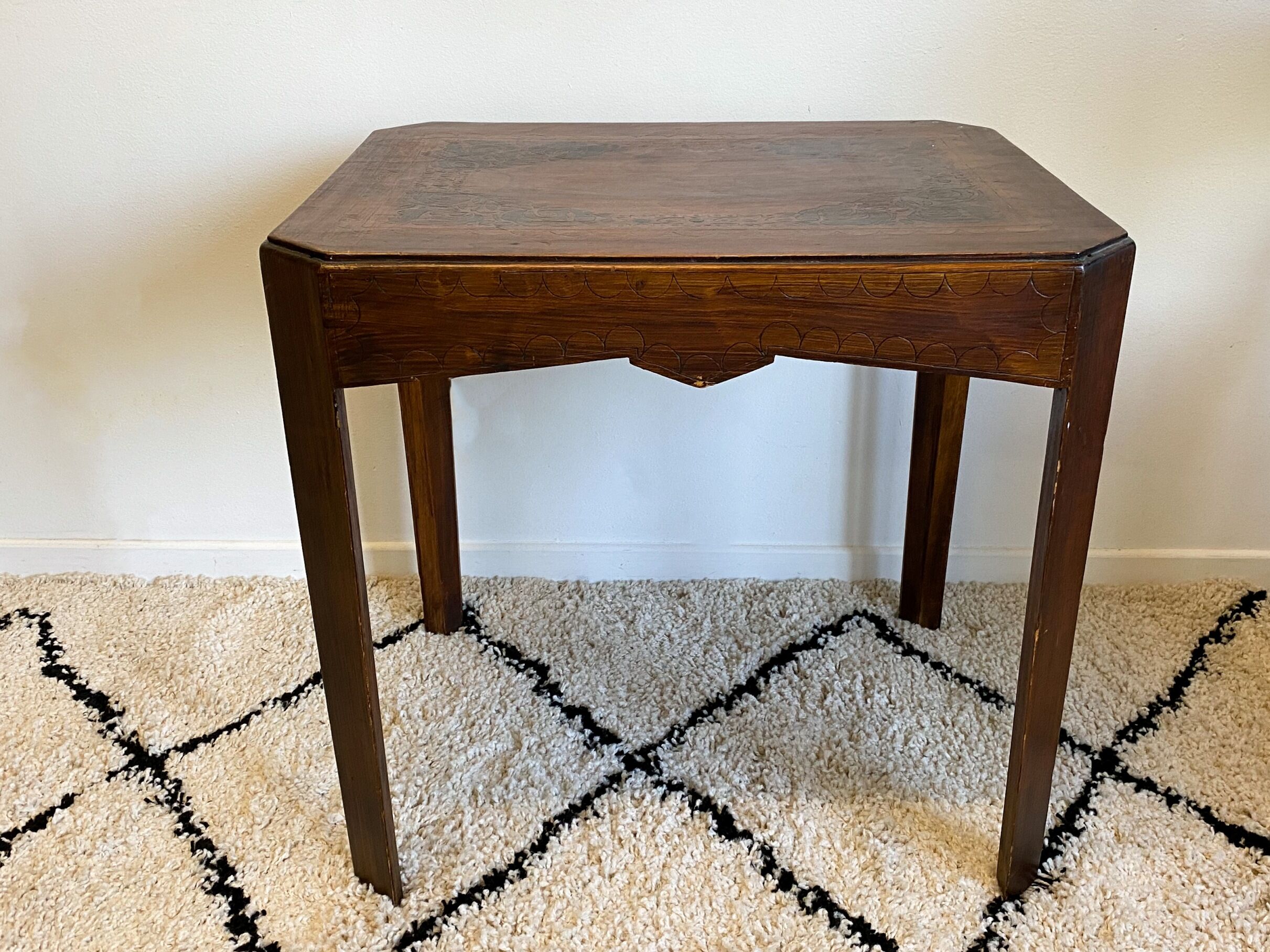 Table pedestal table art deco flower patterns