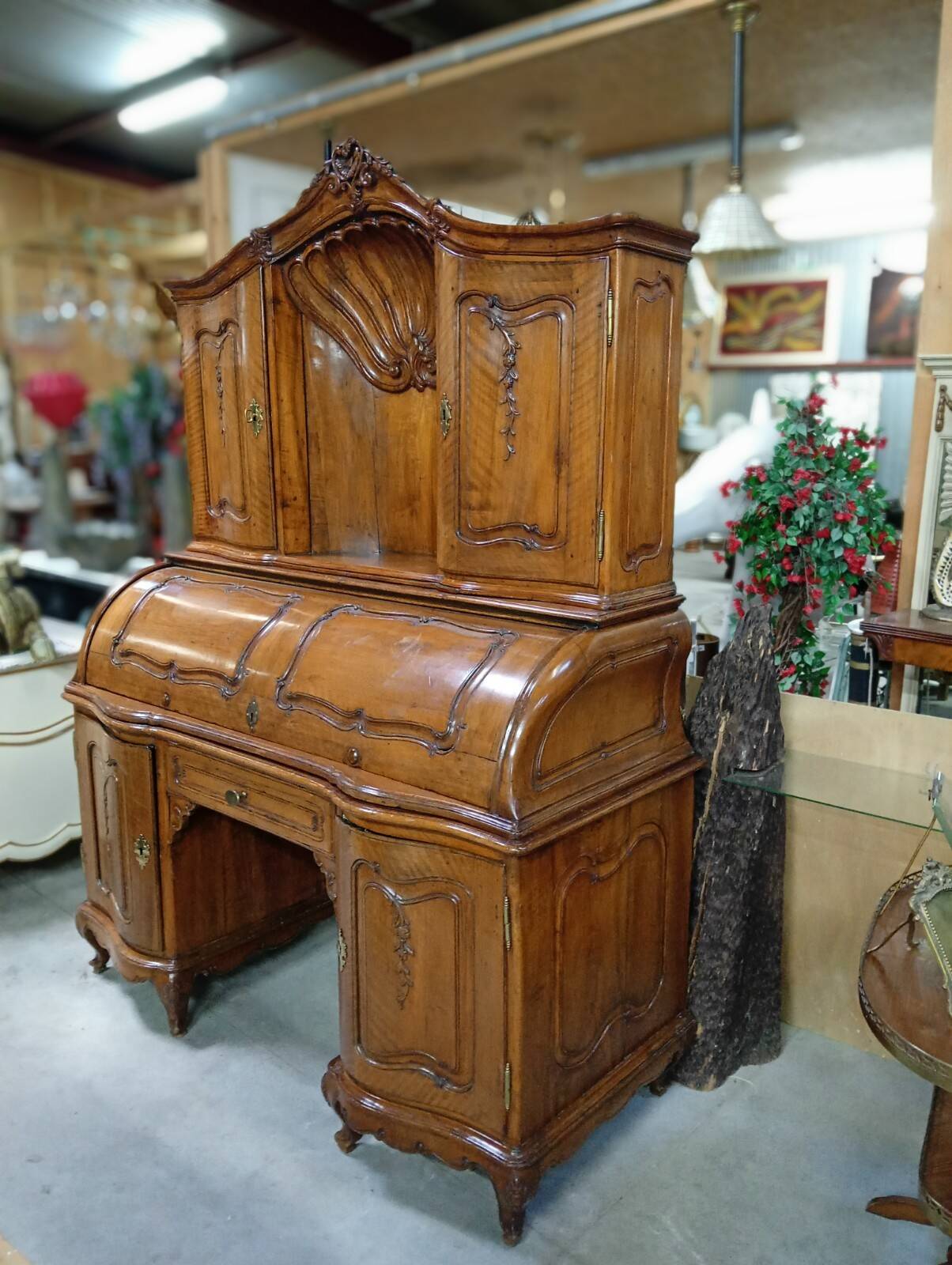 cylinder desk in carved walnut – Louis XV period – 18th century