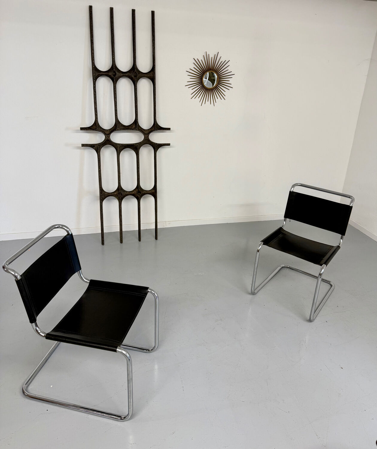 XXL wall sculpture in cast aluminium, 1970s Brutalist design.