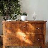 Low chest of drawers in 20th century walnut