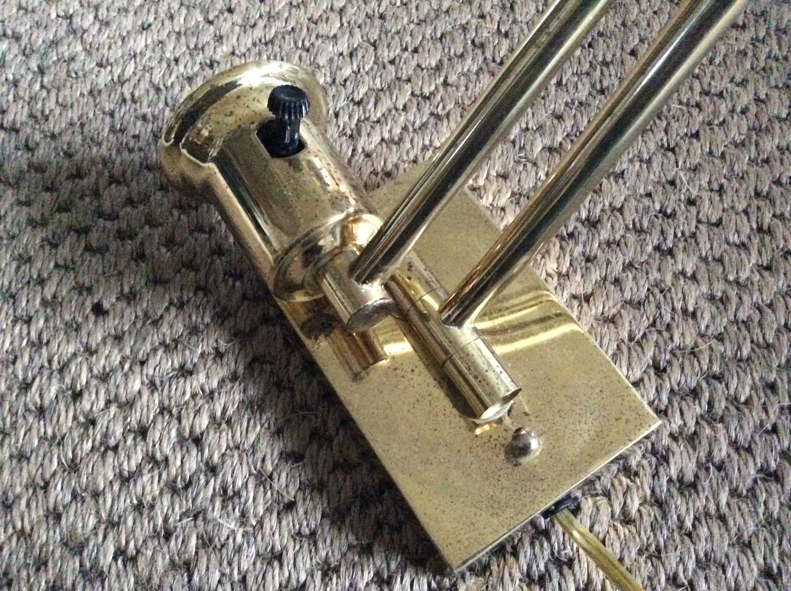 Wall lamp in gold metal