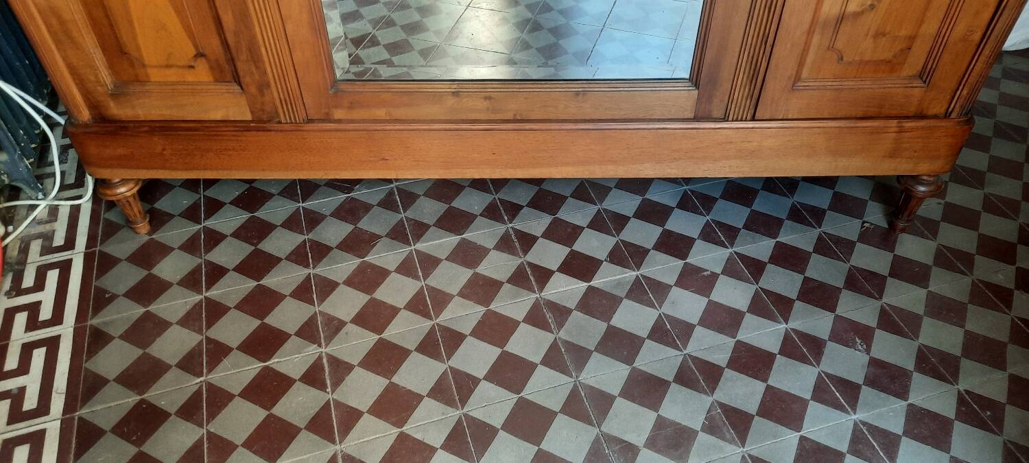 Armoire style louis XVI