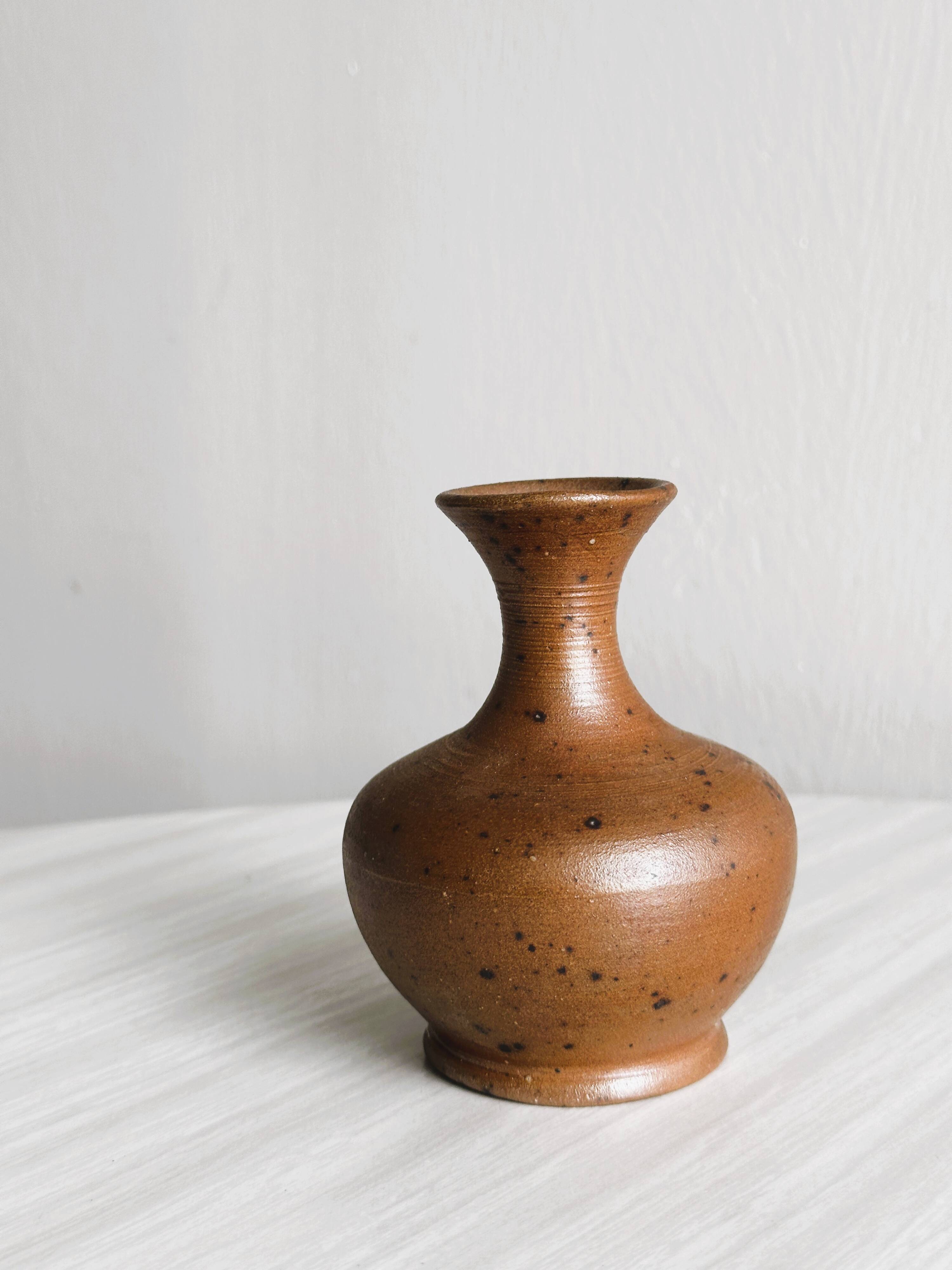 Small sandstone vase, old soliflore