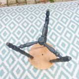 Tripod stool with spacer