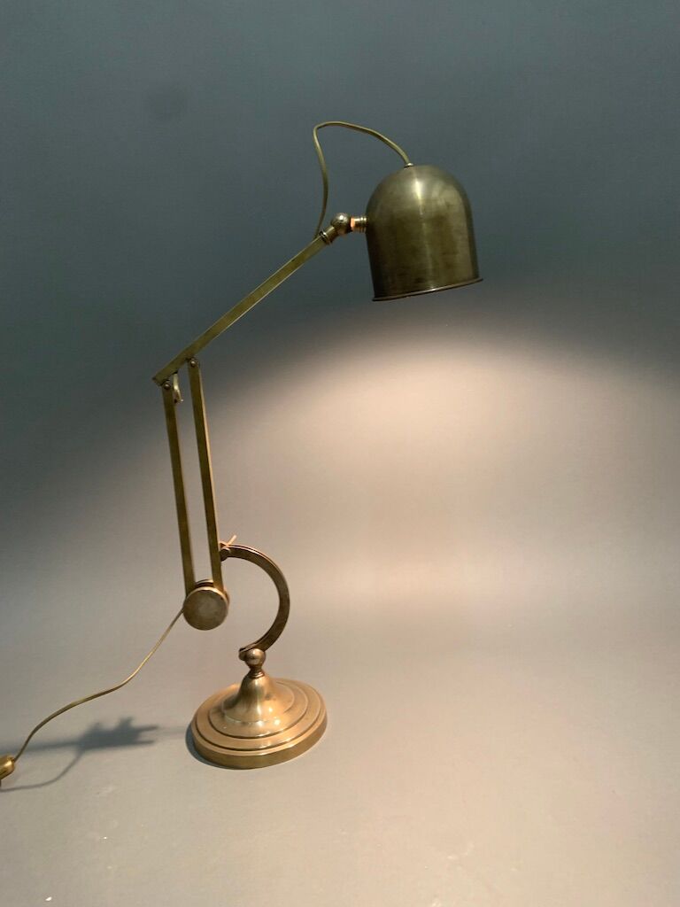 Adjustable table lamp