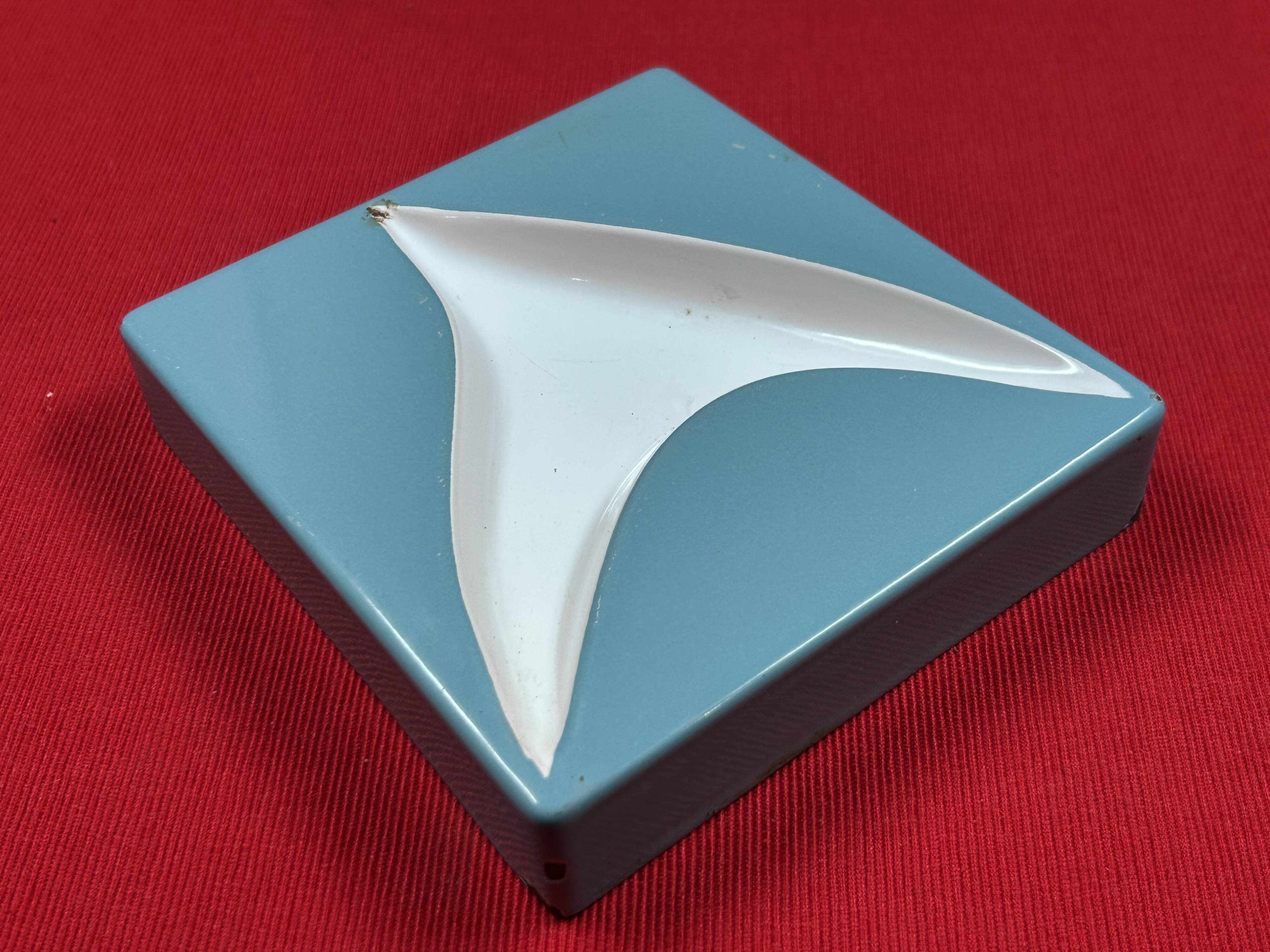 enameled metal pocket tray