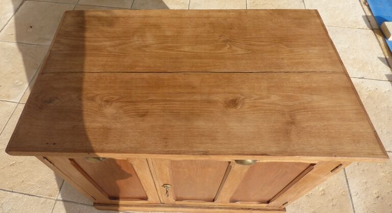 Low furniture two doors in solid oak