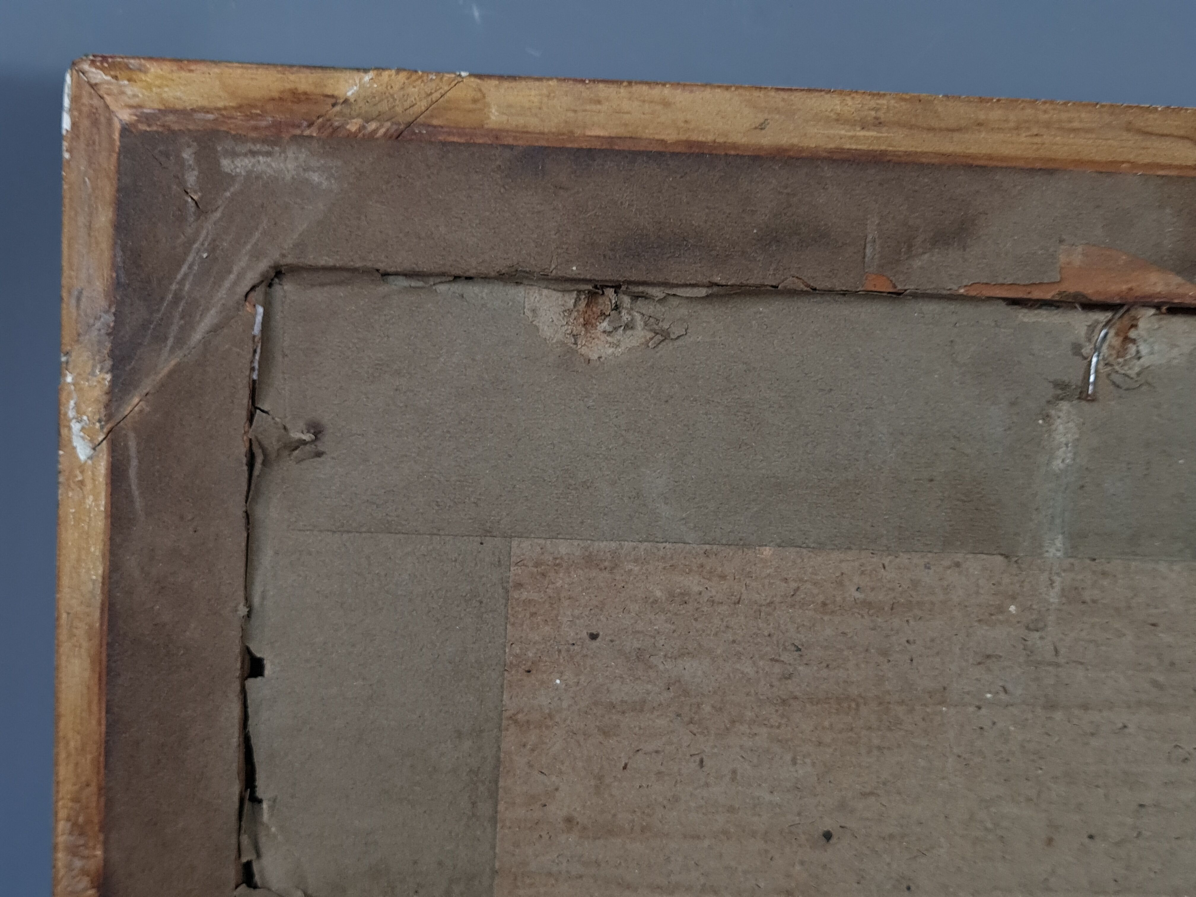 Old frame with keys, gilded stucco wood, pearl frieze 46x38 cm, foliage 40.3x32.1 cm + SB glass