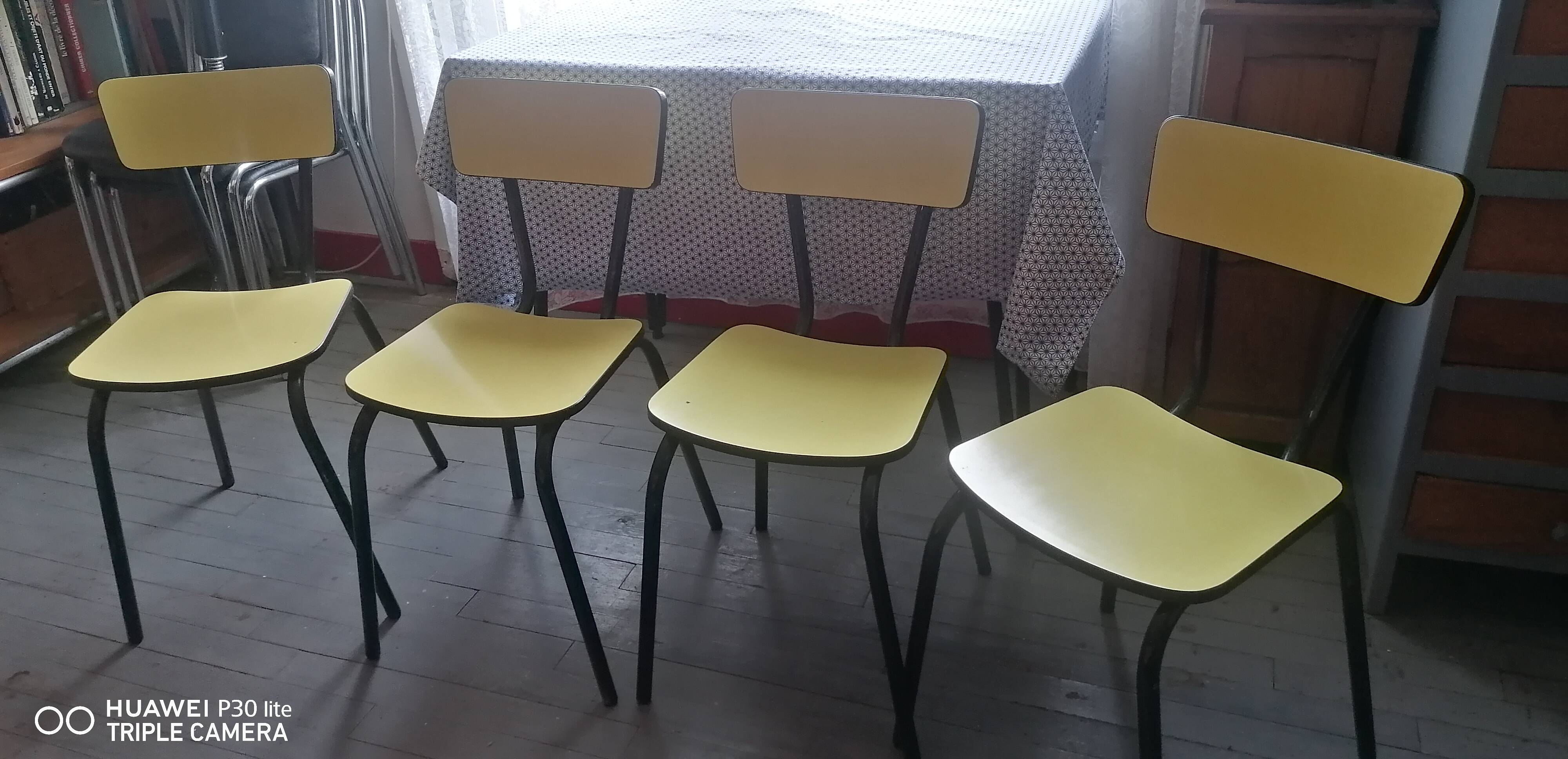 Ensemble vintage en formica jaune : table + 4 chaises+ 1 tabouret 1960/70