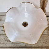 White and yellow opaline suspension