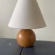 Lampe boule en bois blond vintage