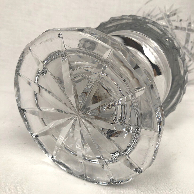 Vase in cut crystal, standing