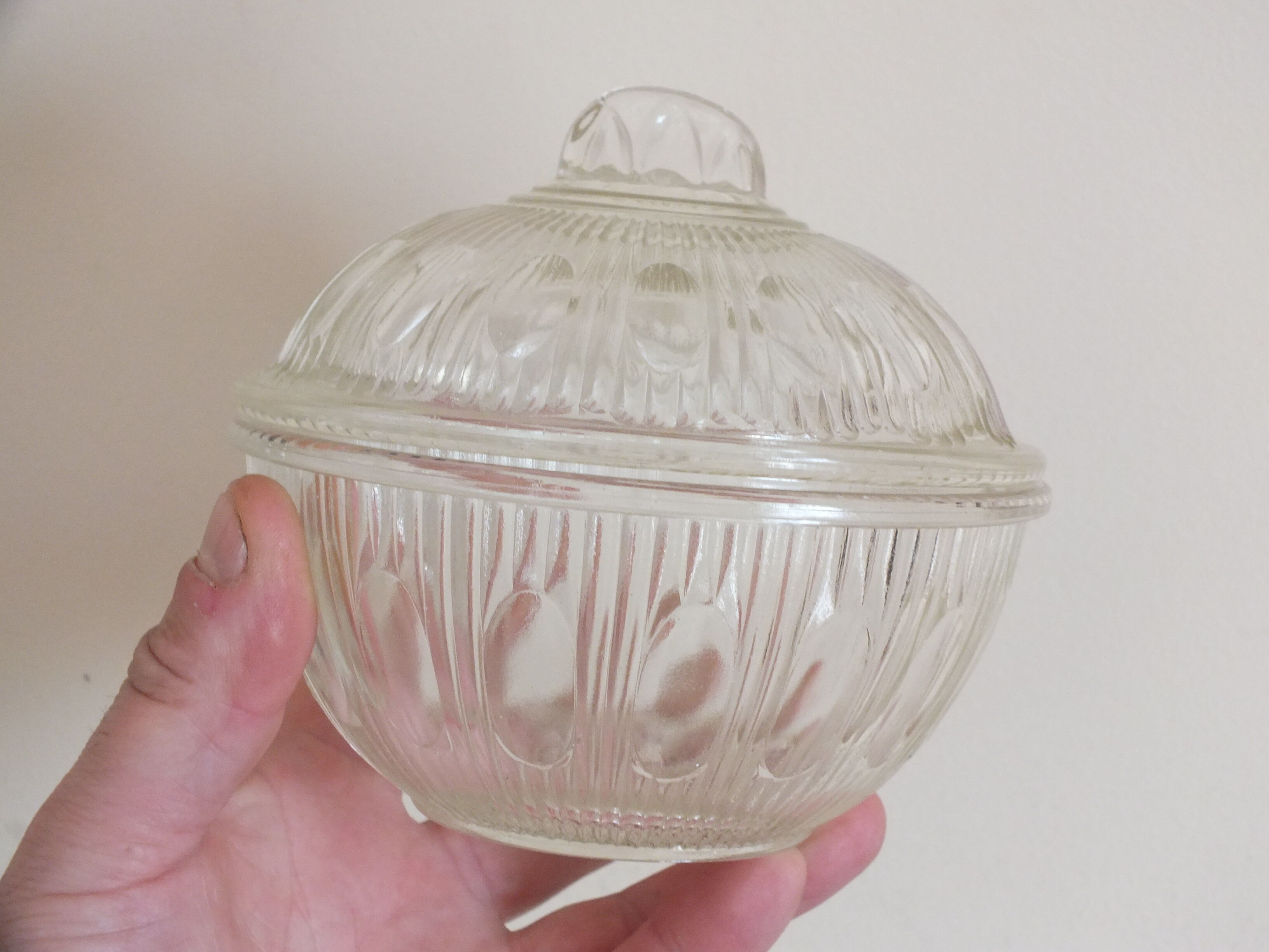 Moulded crystal sweetener